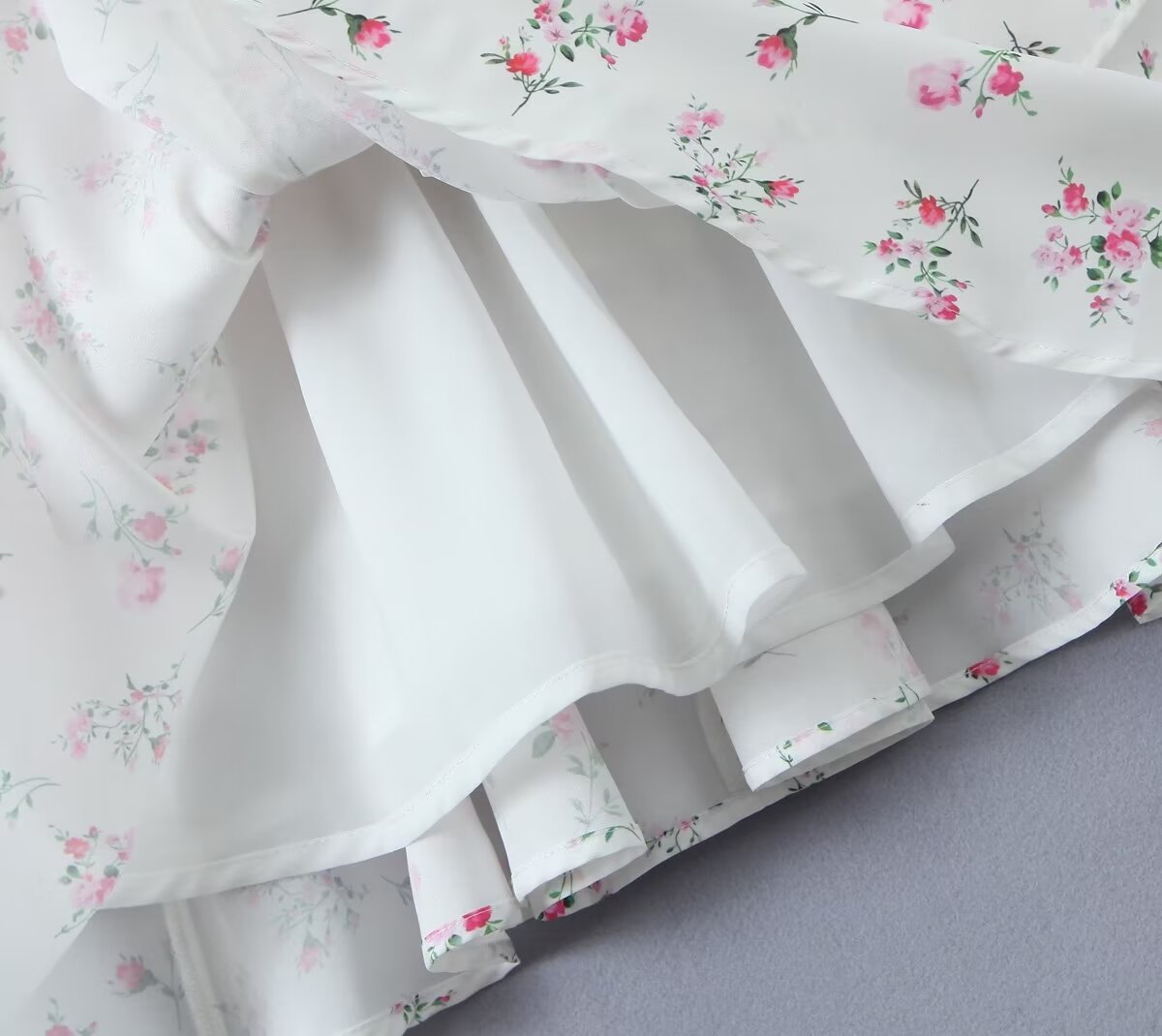 Robe d'été blanche à fleurs pour femmes, sexy, taille ajustée, flatteuse, robe bouffante