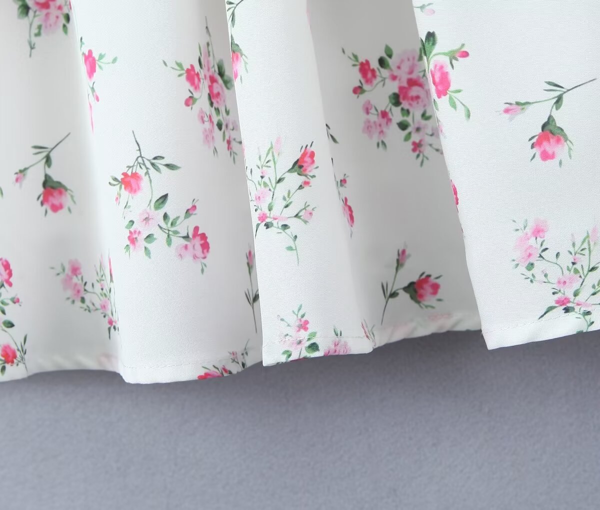 Robe d'été blanche à fleurs pour femmes, sexy, taille ajustée, flatteuse, robe bouffante
