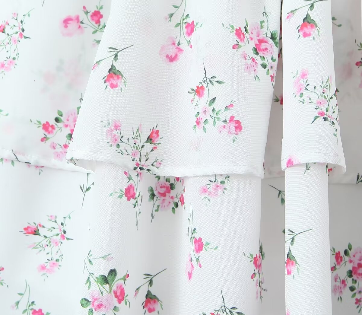 Robe d'été blanche à fleurs pour femmes, sexy, taille ajustée, flatteuse, robe bouffante