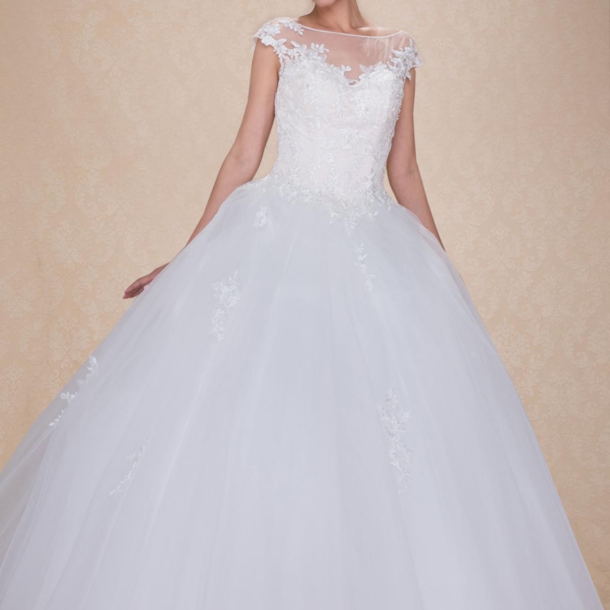 Darling White Lace Wedding Ballgown