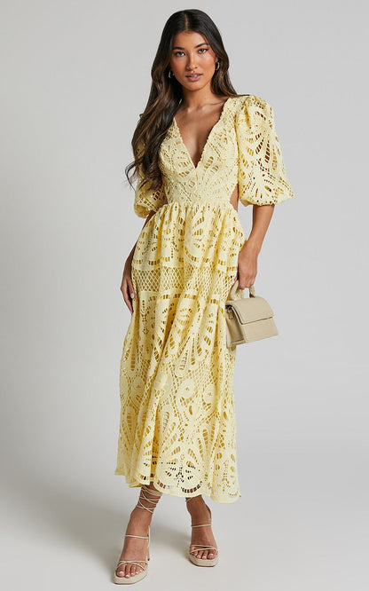 Robe courte évidée pour femme, col en V, broderie en dentelle, taille découverte, tenue d'été sexy