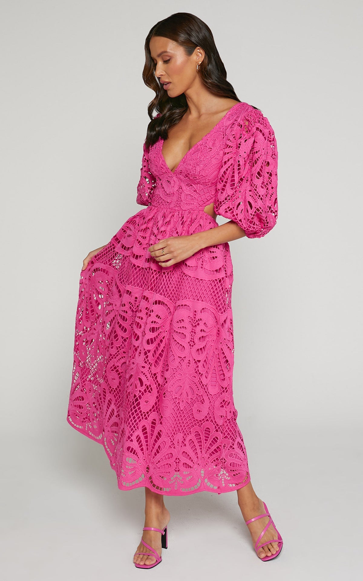 Robe courte évidée pour femme, col en V, broderie en dentelle, taille découverte, tenue d'été sexy