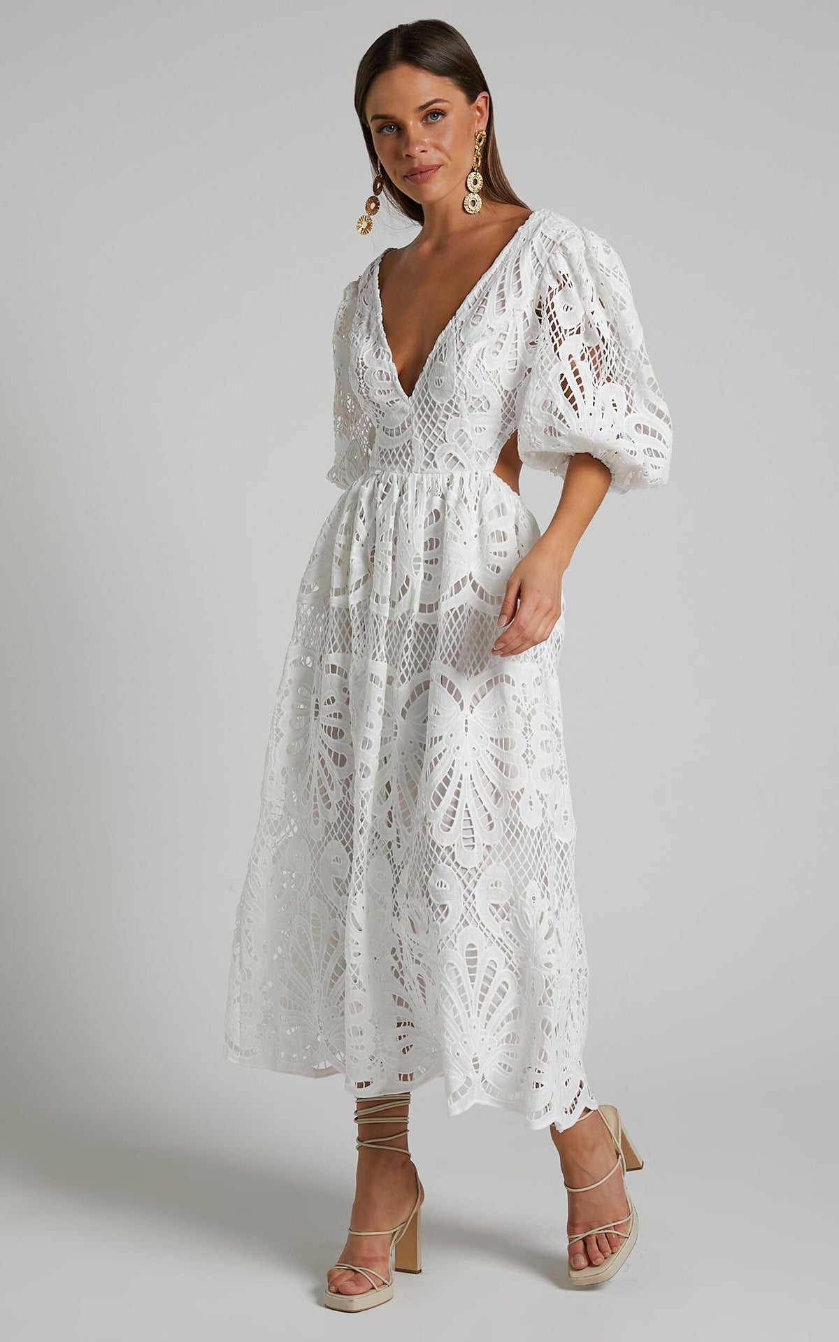 Robe courte évidée pour femme, col en V, broderie en dentelle, taille découverte, tenue d'été sexy