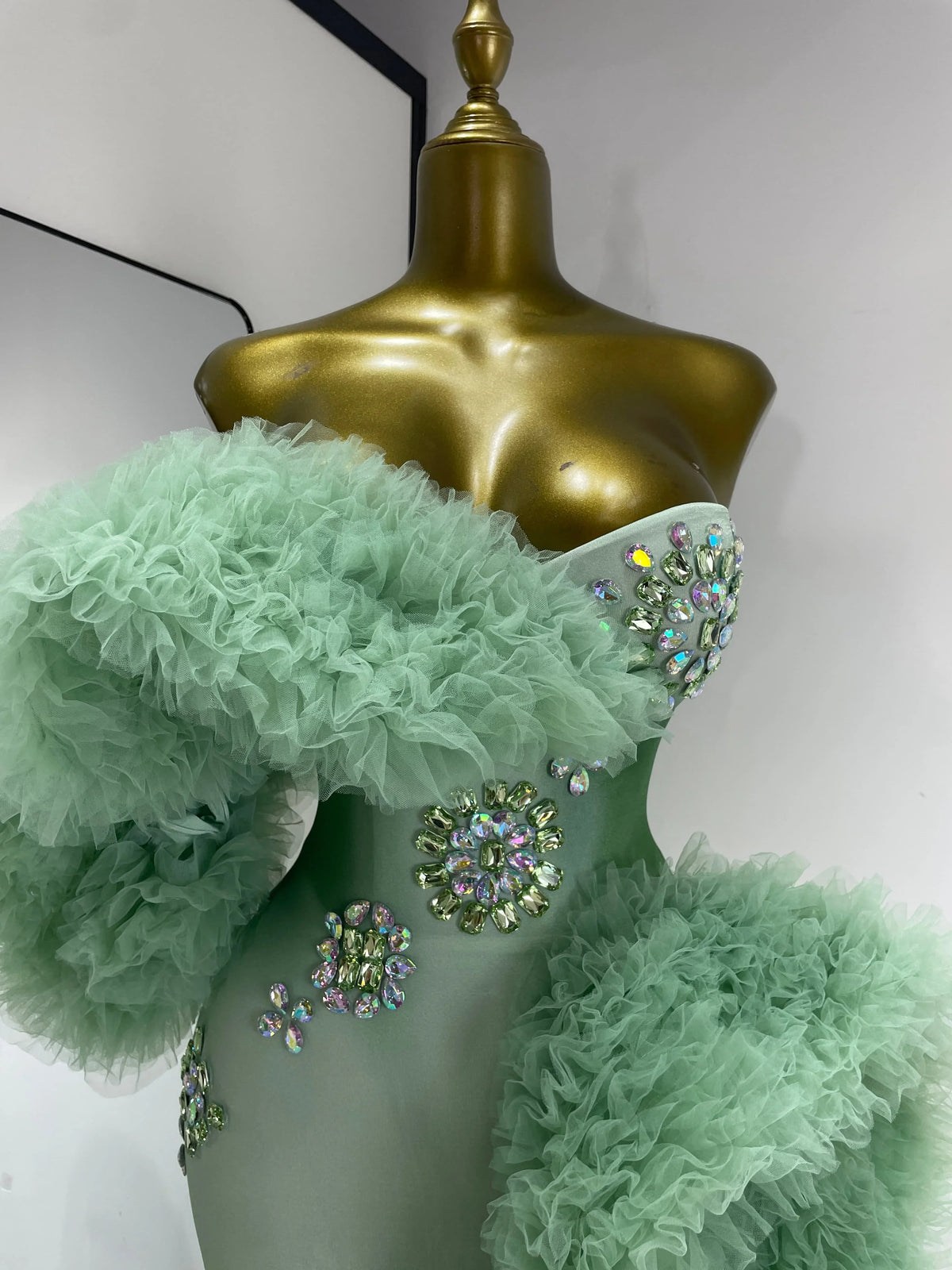 Luxury Prom Gowns Women Mint Green Strapless Breast Cups Puffy Rhinestones Maxi Long Runway Gala Gowns Evening Party Dress