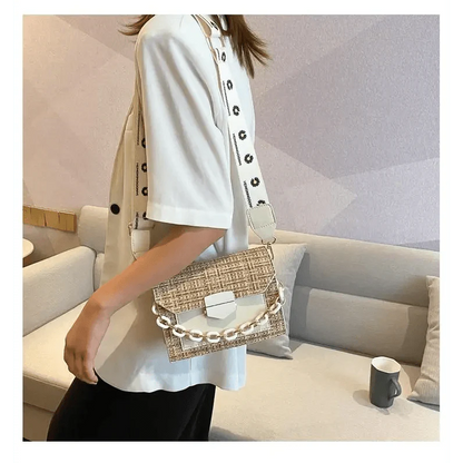Luxury Wide Strap Shoulder Bags for Women And Girls Designer Lady Handbags and Purses Fashionable Chain Messenger Crossbody Bags