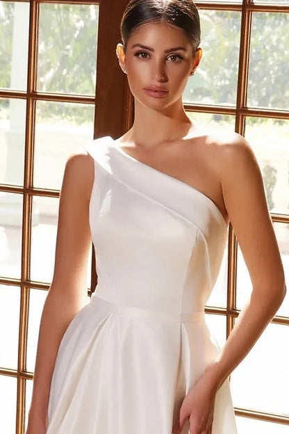 Classic Elegance Wedding Gown